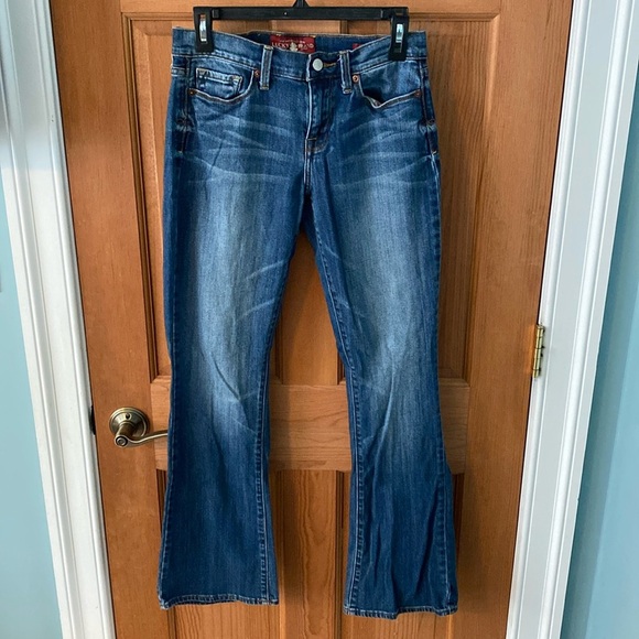 LUCKY BRAND Size 6/28 Distressed Denim Sofia Boot Cut Jeans NEW - Picture 1 of 9